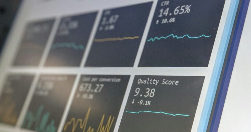 Ilustração sobre monitoramento de uptime em vários sites WordPress com alertas configurados